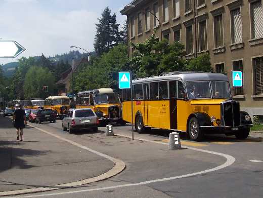 nochmals rollt eine ganze Reihe alter Busse an