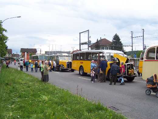 Busparade in Aarberg (BE)