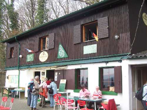 Mannheimer Hütte oberhalb von Neckarsteinach